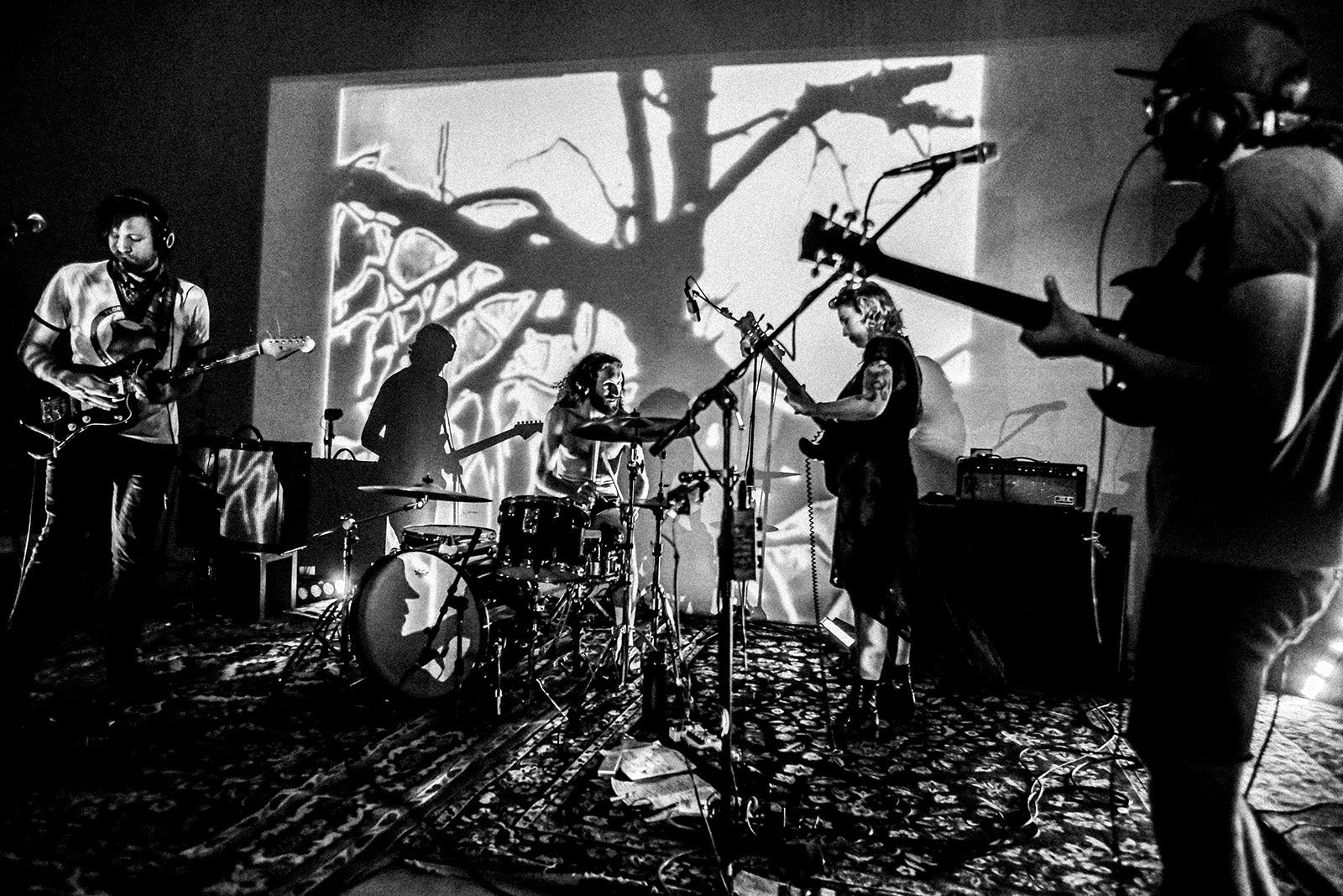 INTERVIEW: FRANKIE AND THE WITCH FINGERS - LEVITATION