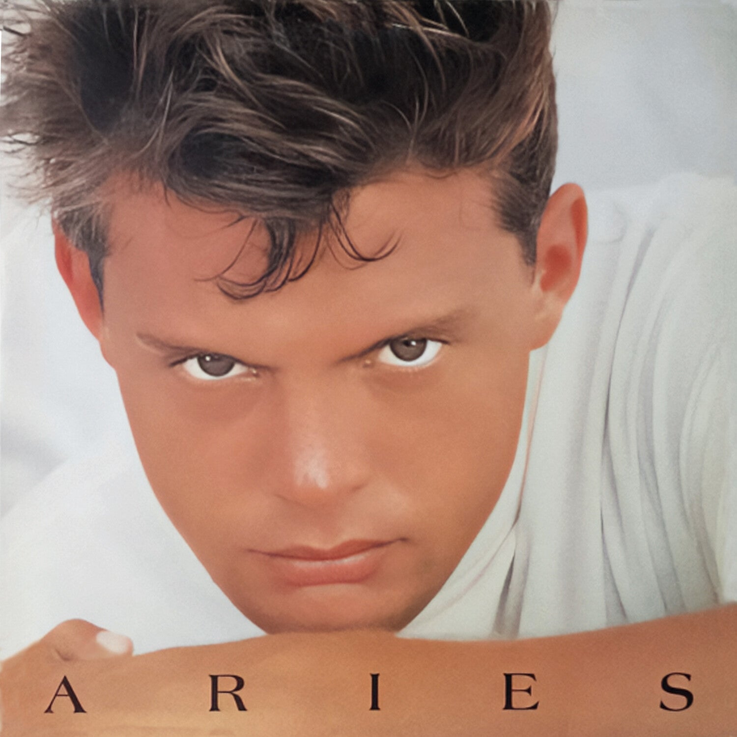 Luis Miguel - Aries - LEVITATION