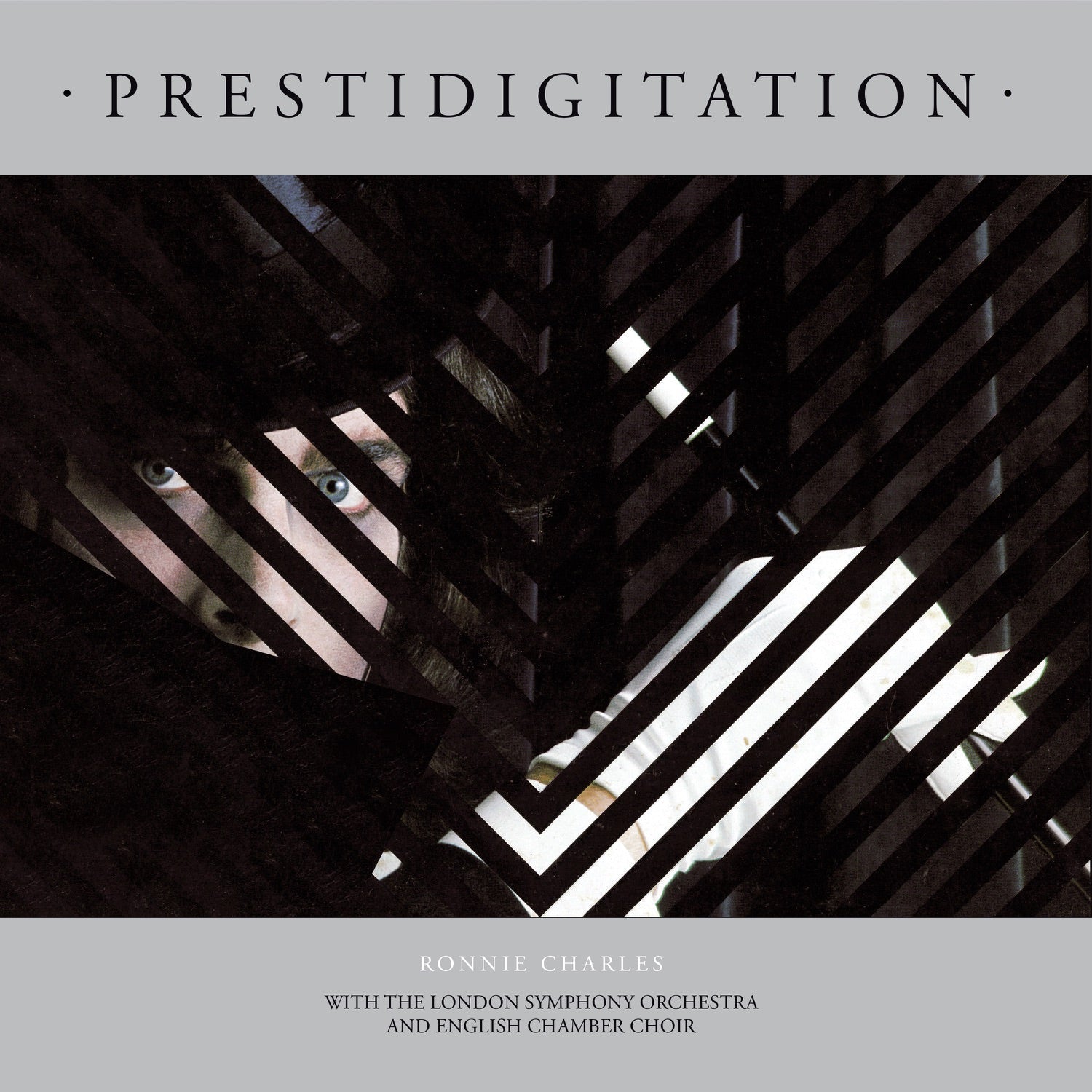 Ronnie Charles - Prestidigitation - LEVITATION